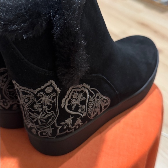 Johnny Was Black Suede Winter Boots with Plush Trim - Picture 4 of 9